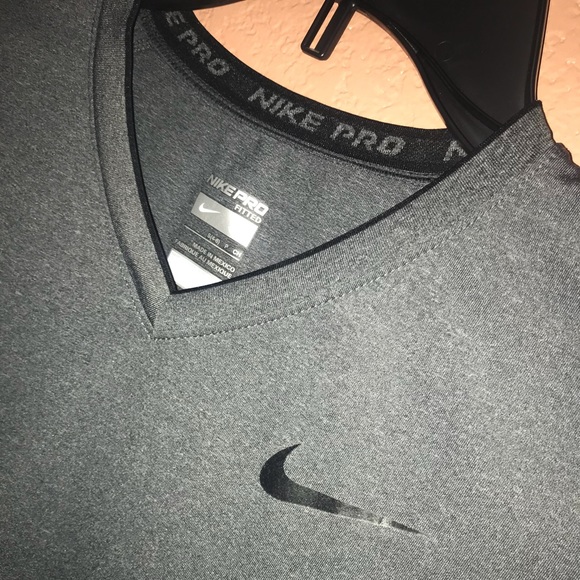 Nike fitted pro top - Picture 3 of 5